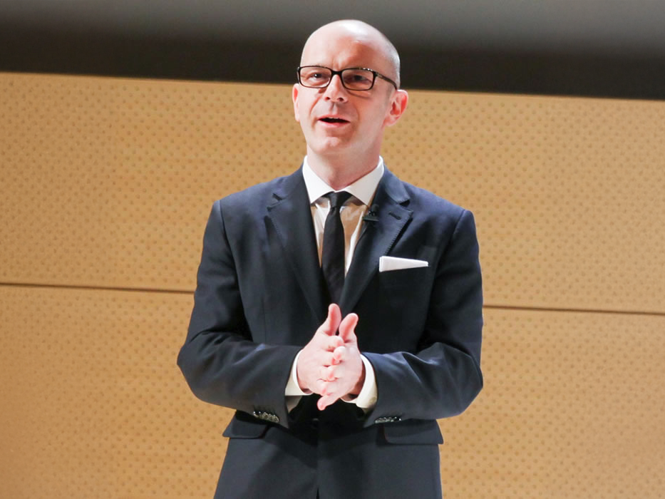 Simon Collins | Chief Design Consultant of Moovi